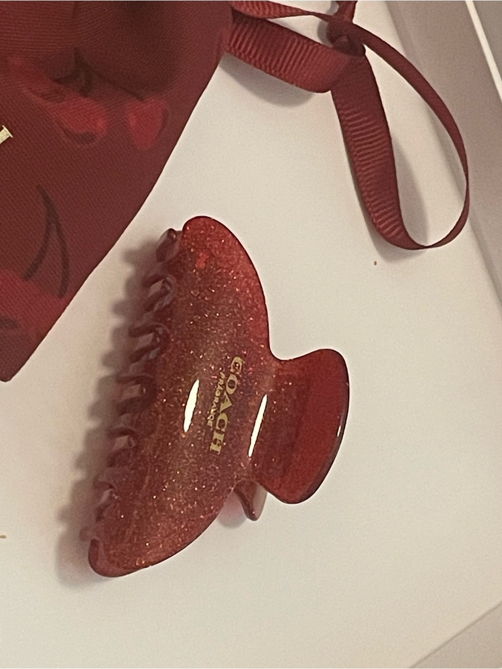 Coach Fragrances Red Glitter Hair Claw Clip & Dusty NEW - Picture 3 of 7